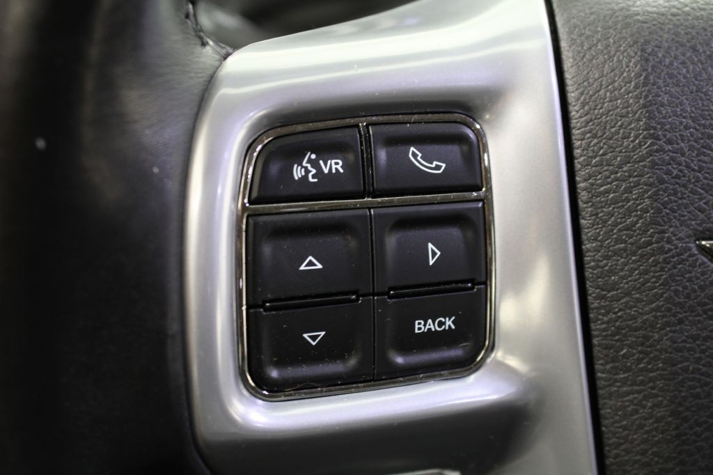 2013 Chrysler Town & Country Image 33