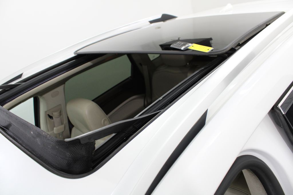 2011 Cadillac SRX Image 10