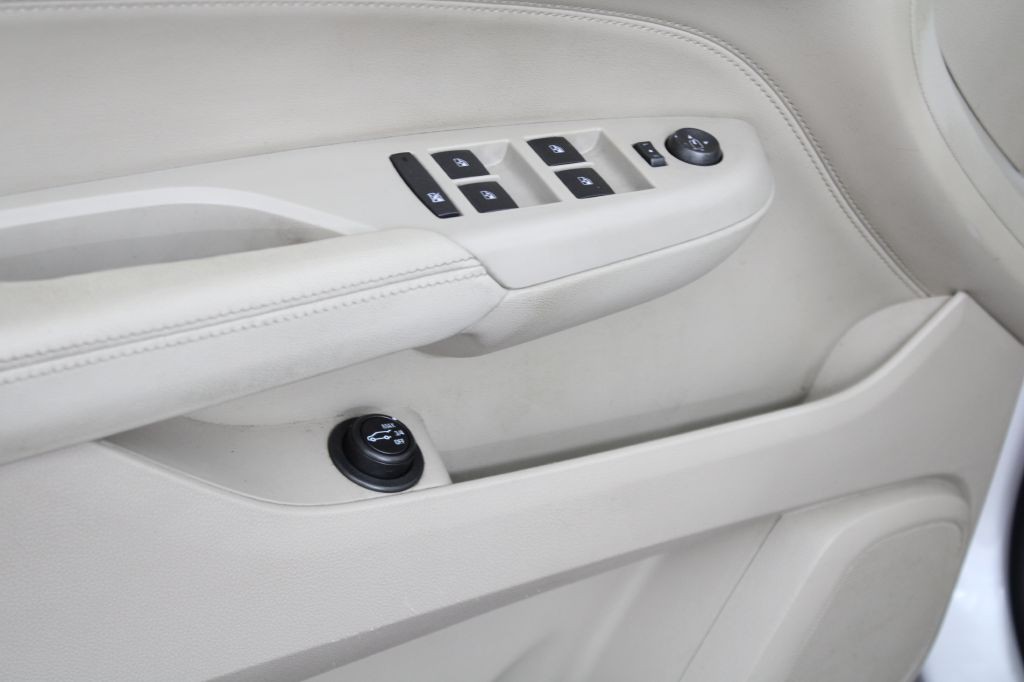 2011 Cadillac SRX Image 15