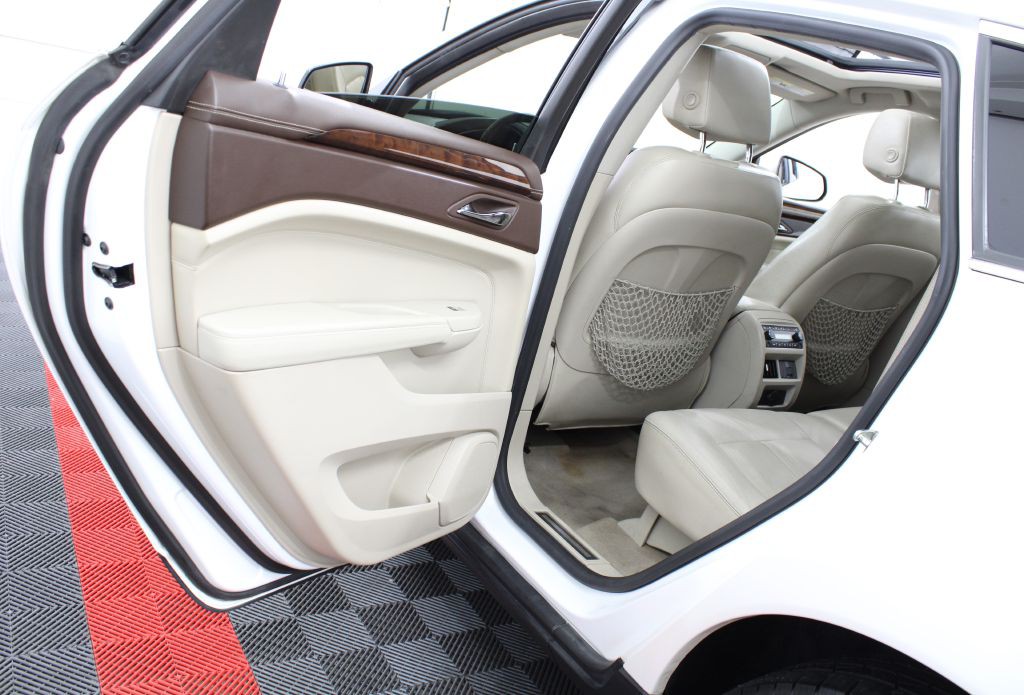 2011 Cadillac SRX Image 17