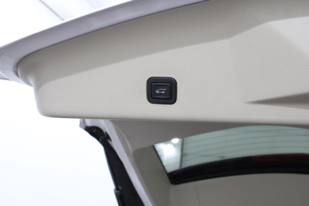 2011 Cadillac SRX Image 19