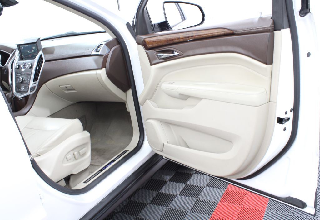 2011 Cadillac SRX Image 24