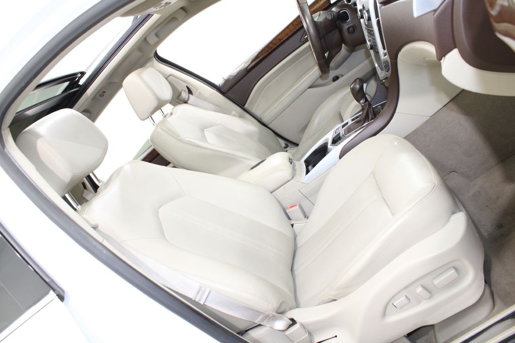 2011 Cadillac SRX Image 25
