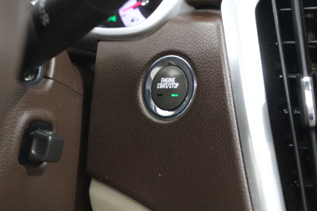 2011 Cadillac SRX Image 32