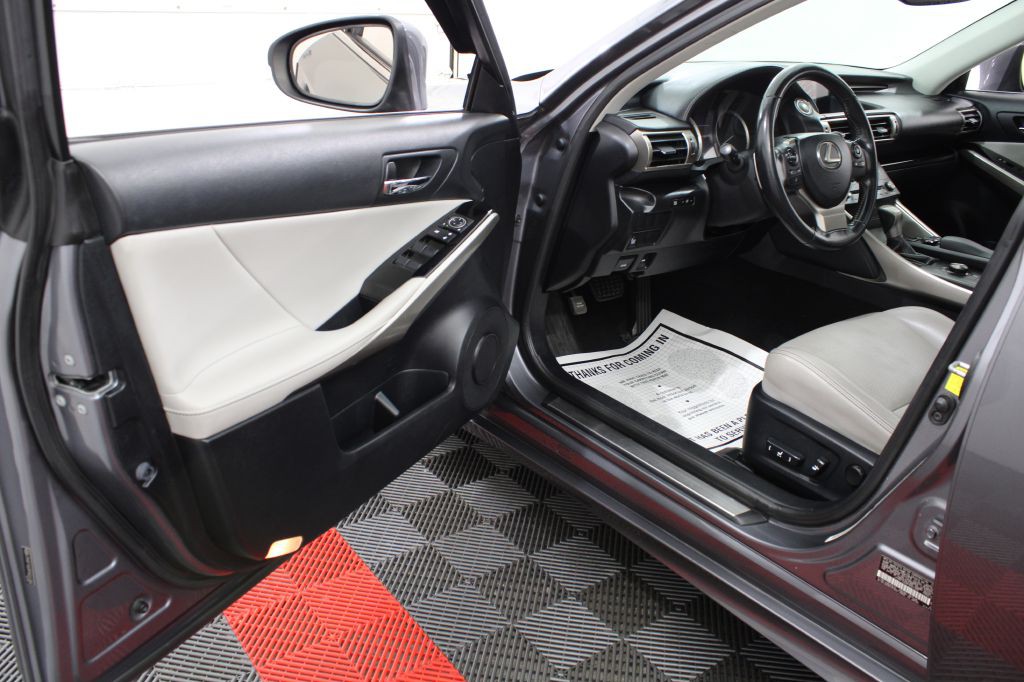 2015 Lexus IS Image 16