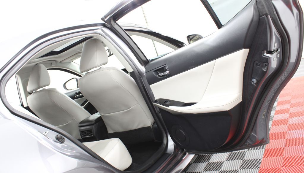 2015 Lexus IS Image 20