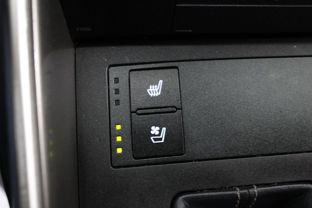 2015 Lexus IS Image 35