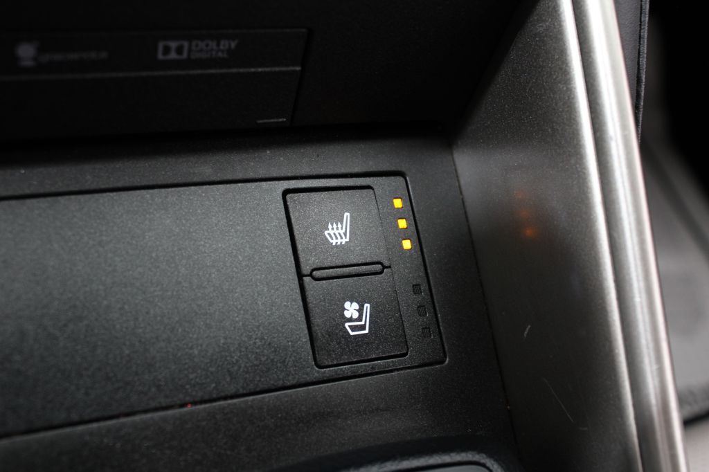 2015 Lexus IS Image 36