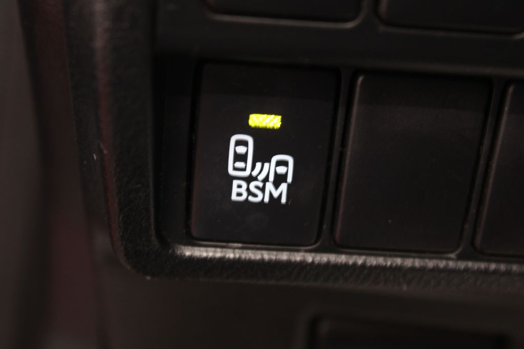 2015 Lexus IS Image 38