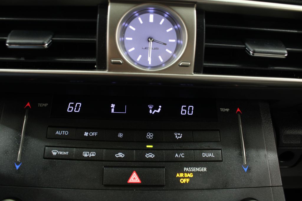 2015 Lexus IS Image 39