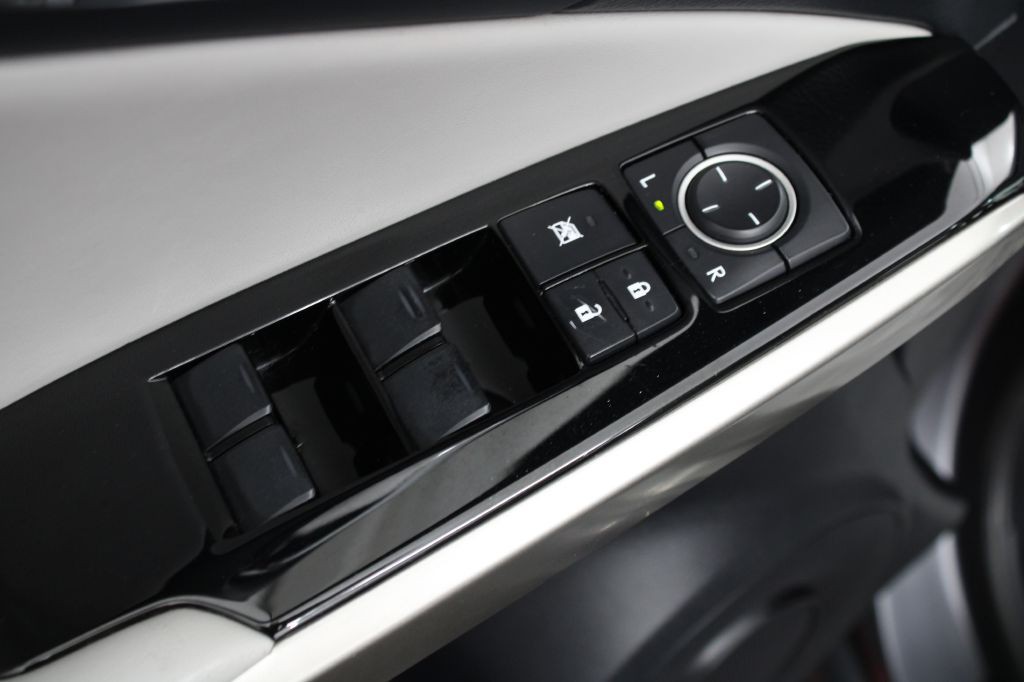 2015 Lexus IS Image 41