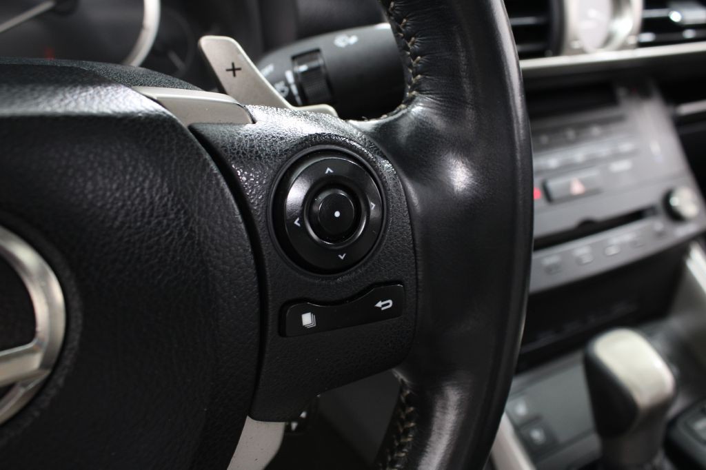 2015 Lexus IS Image 43