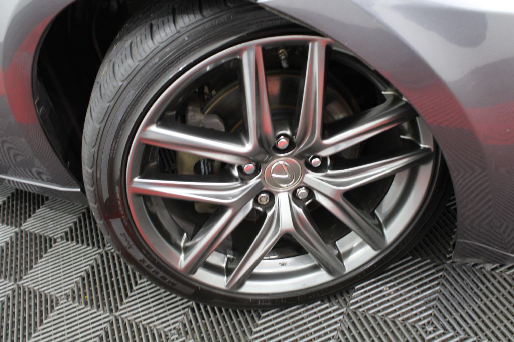 2015 Lexus IS Image 46