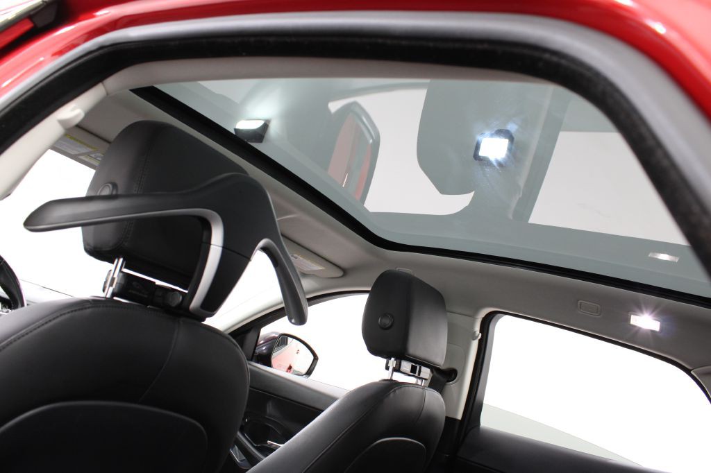 2019 Jaguar E-pace Image 21