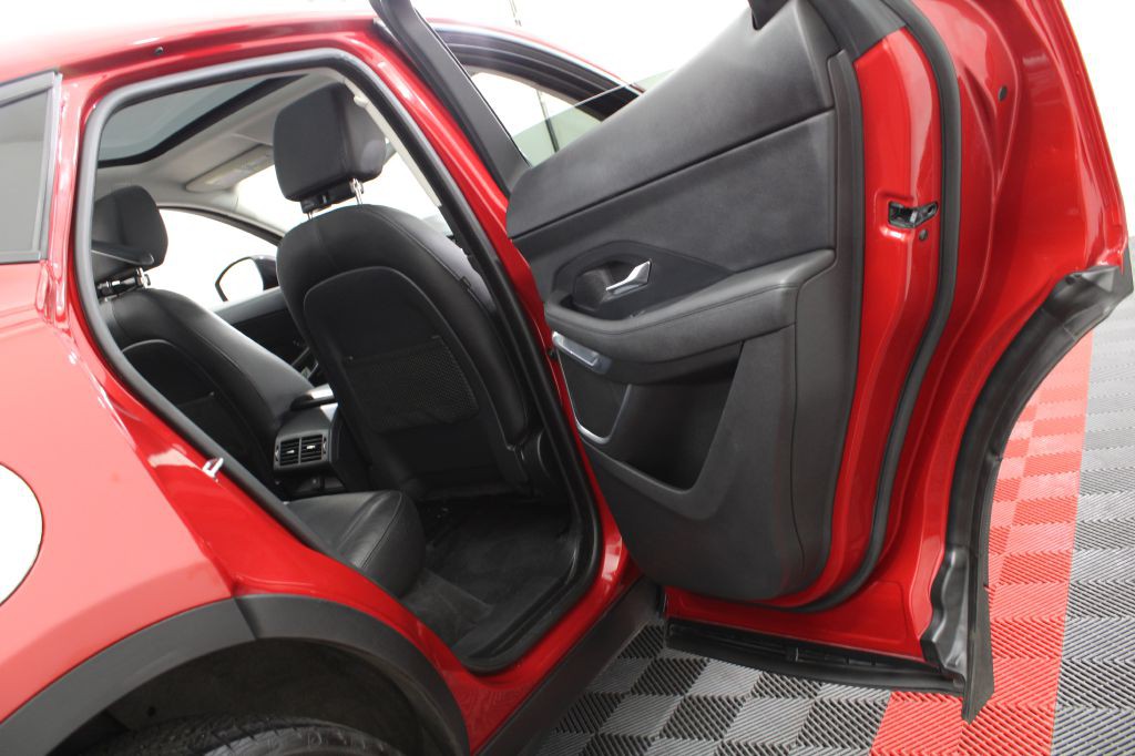 2019 Jaguar E-pace Image 24