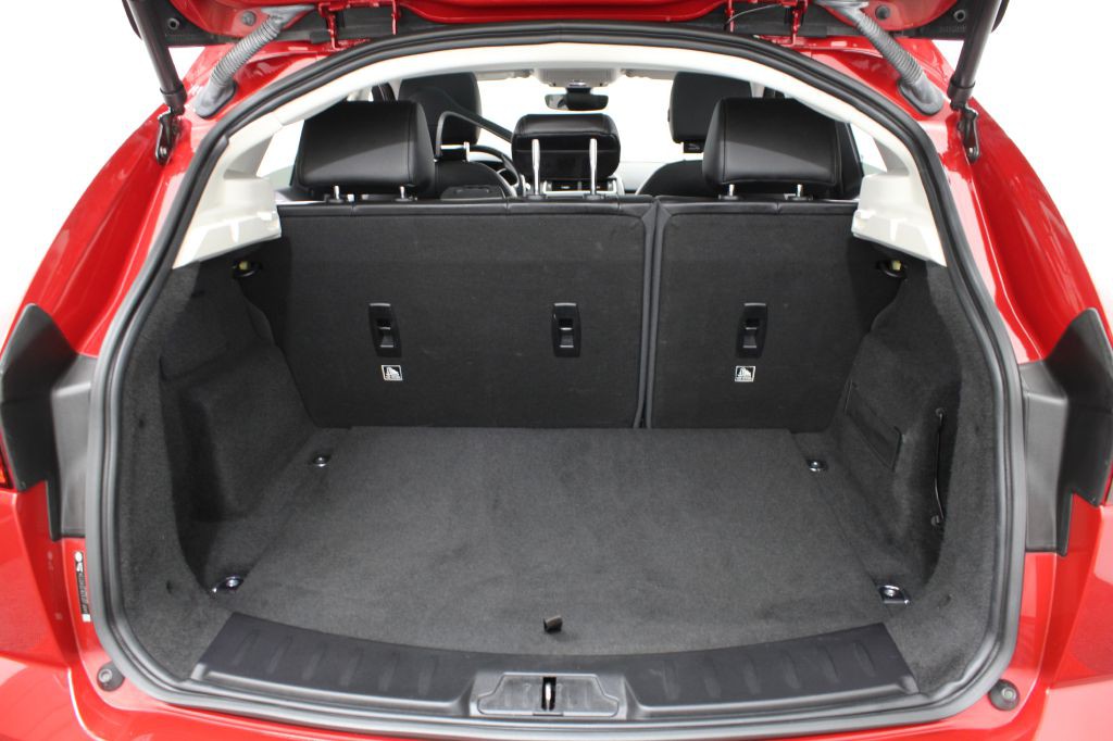 2019 Jaguar E-pace Image 31