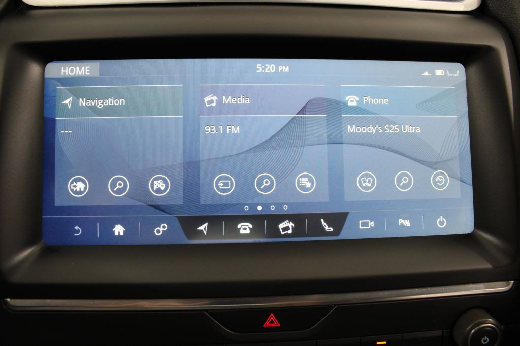 2019 Jaguar E-pace Image 33