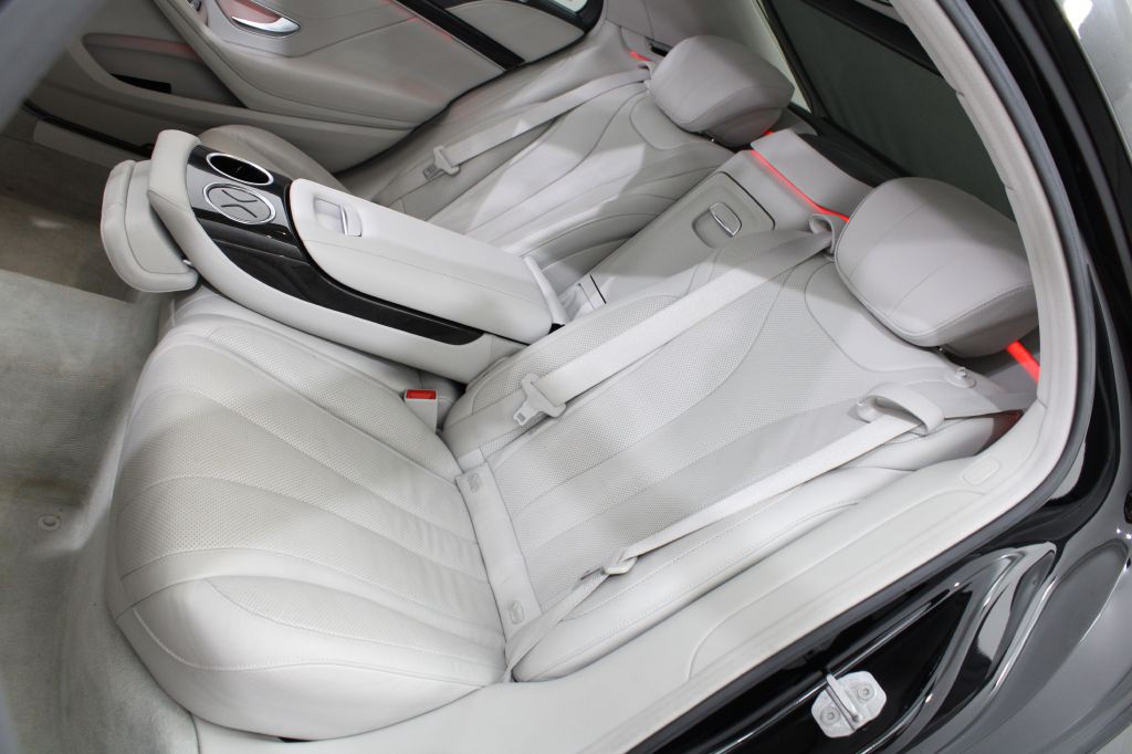 2016 Mercedes-Benz S-Class Image 24