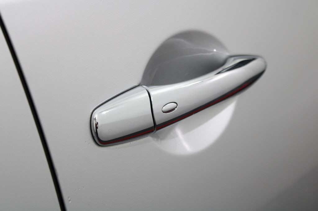 2017 Nissan Armada Image 10