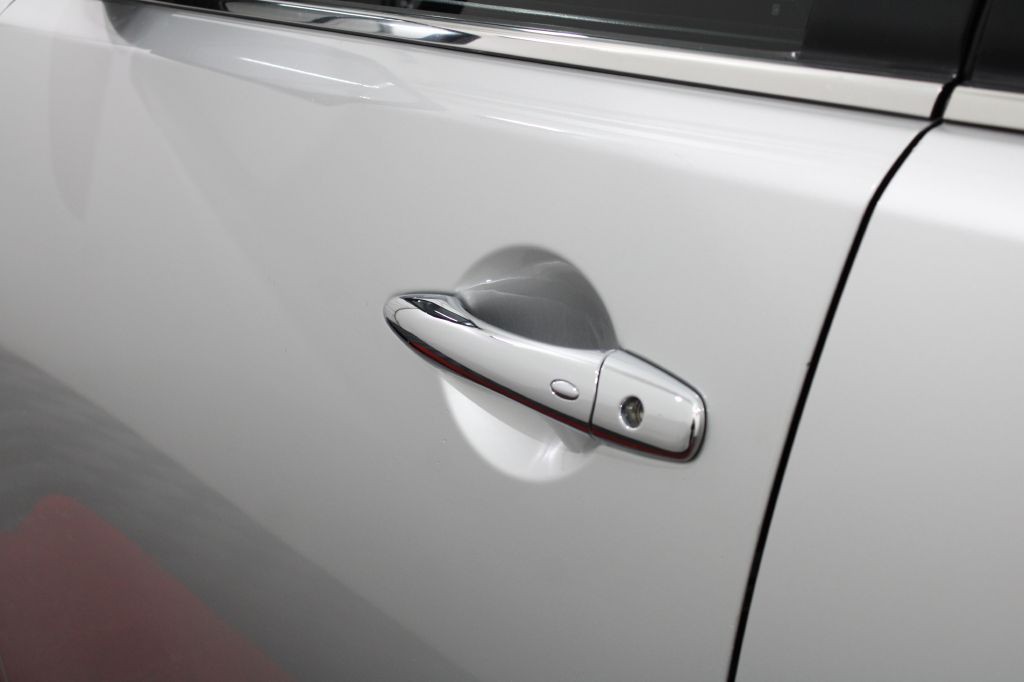 2017 Nissan Armada Image 11