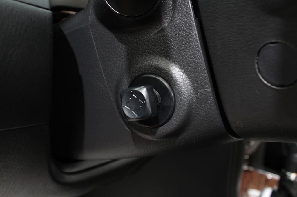 2017 Nissan Armada Image 35