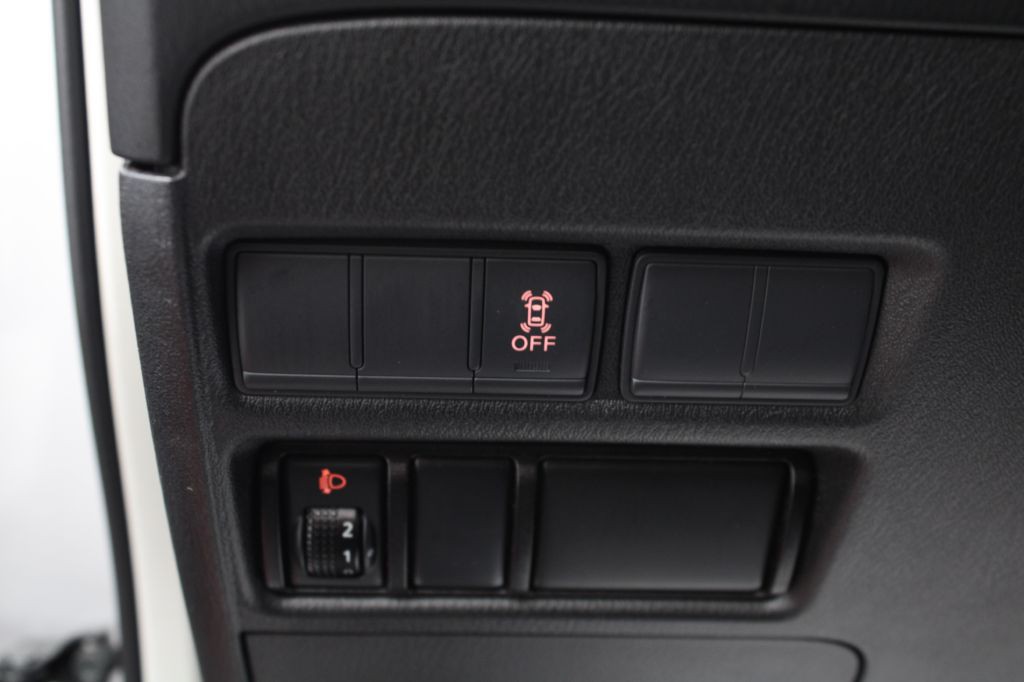 2017 Nissan Armada Image 36