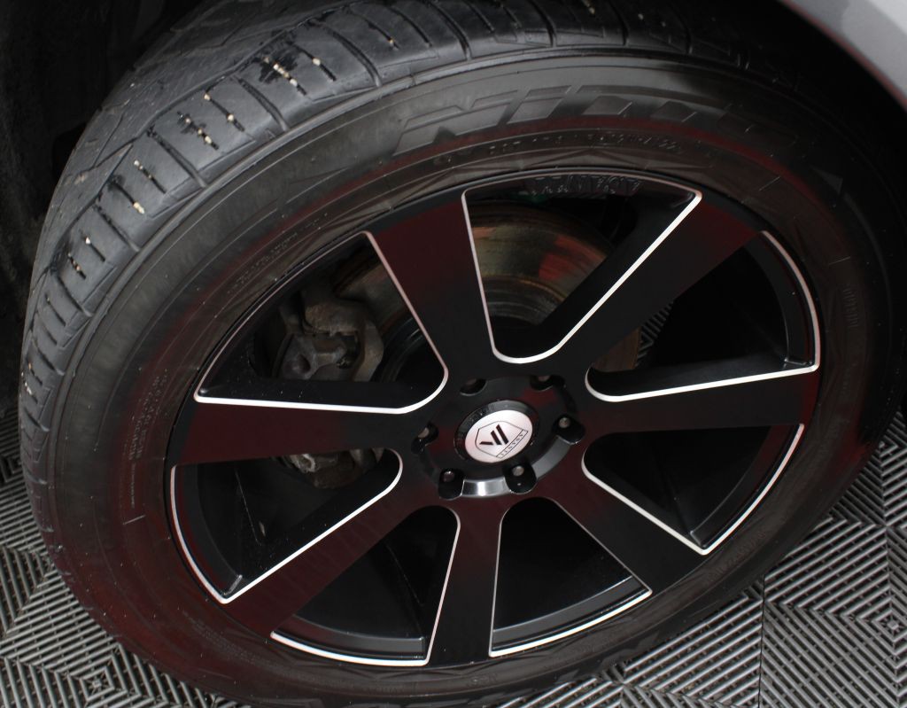 2017 Nissan Armada Image 39