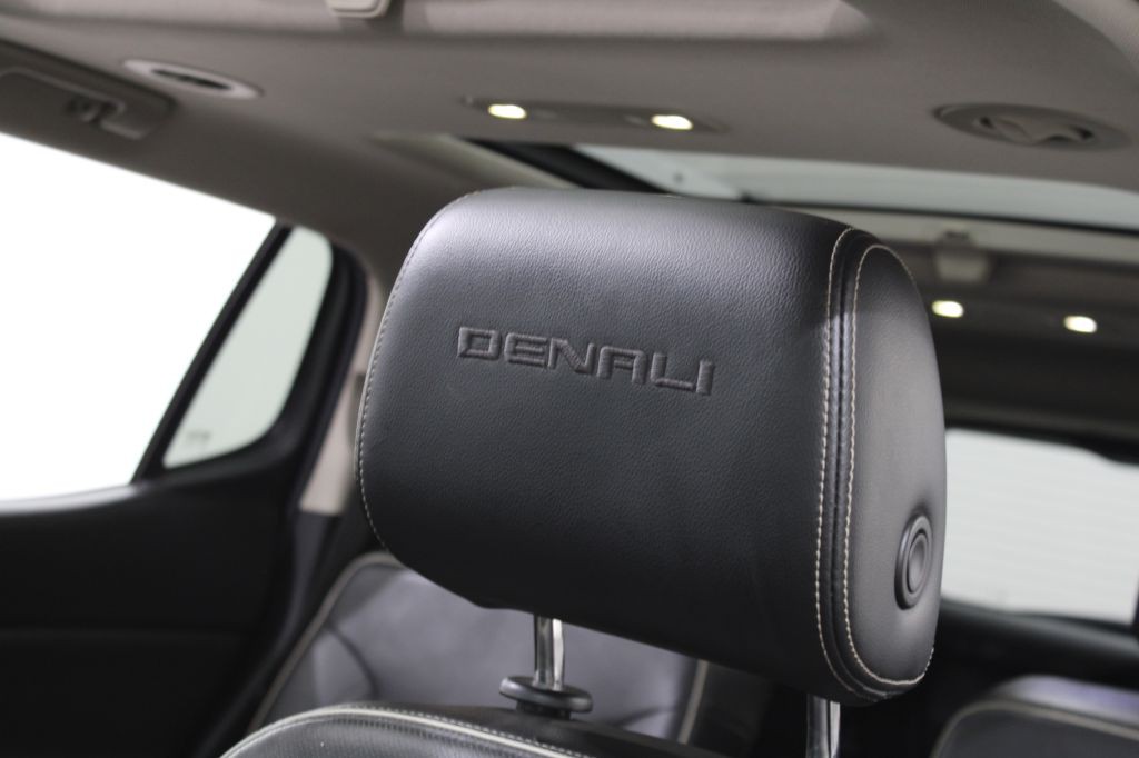 2017 GMC Acadia Image 19