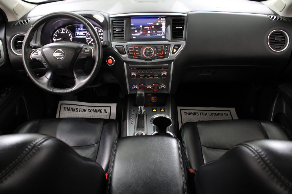 2018 Nissan Pathfinder Image 2