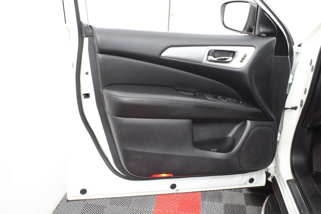 2018 Nissan Pathfinder Image 15