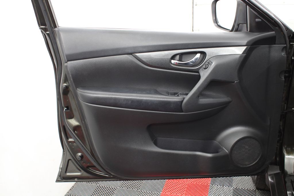 2016 Nissan Rogue Image 15