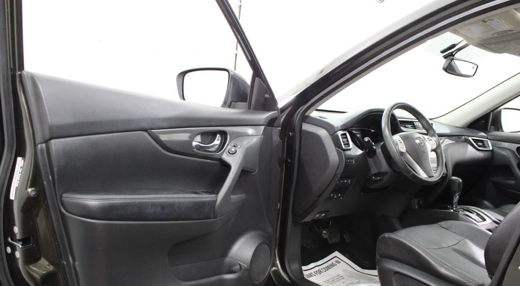 2016 Nissan Rogue Image 16