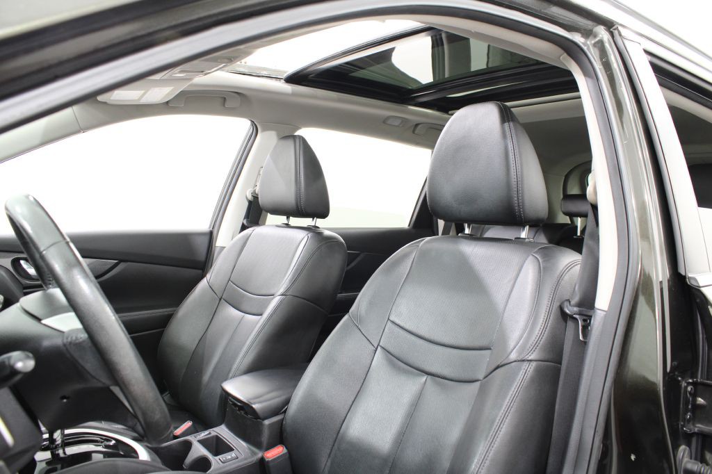 2016 Nissan Rogue Image 18