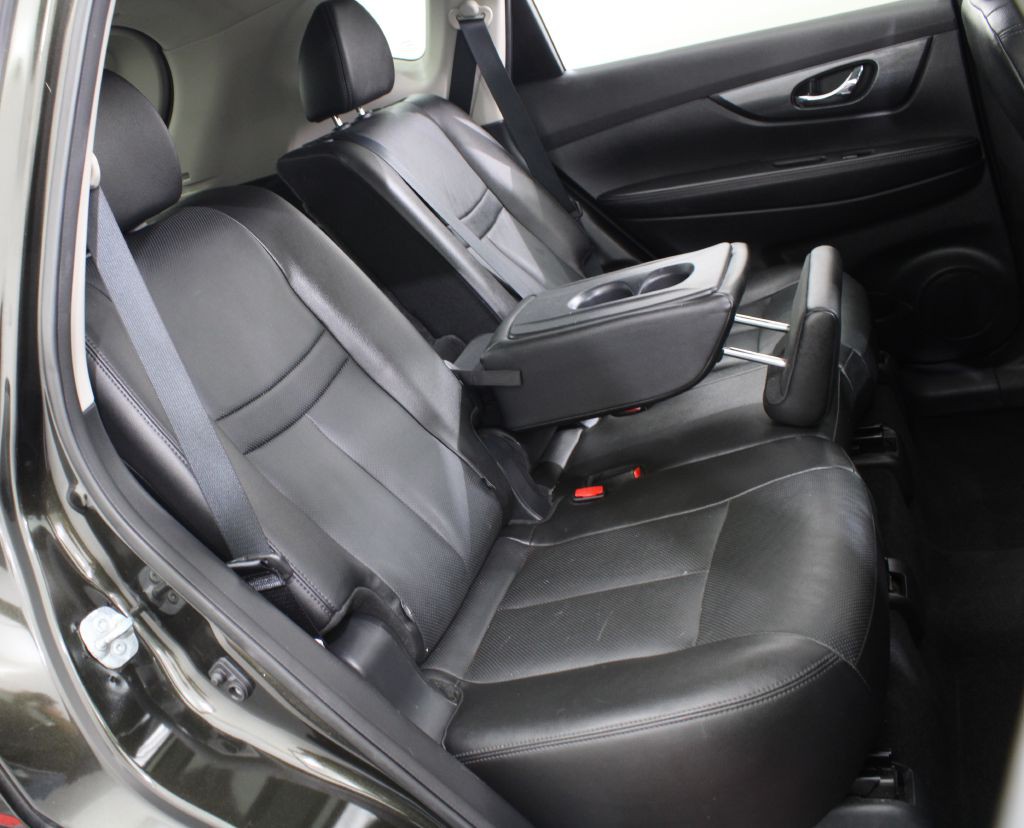 2016 Nissan Rogue Image 25