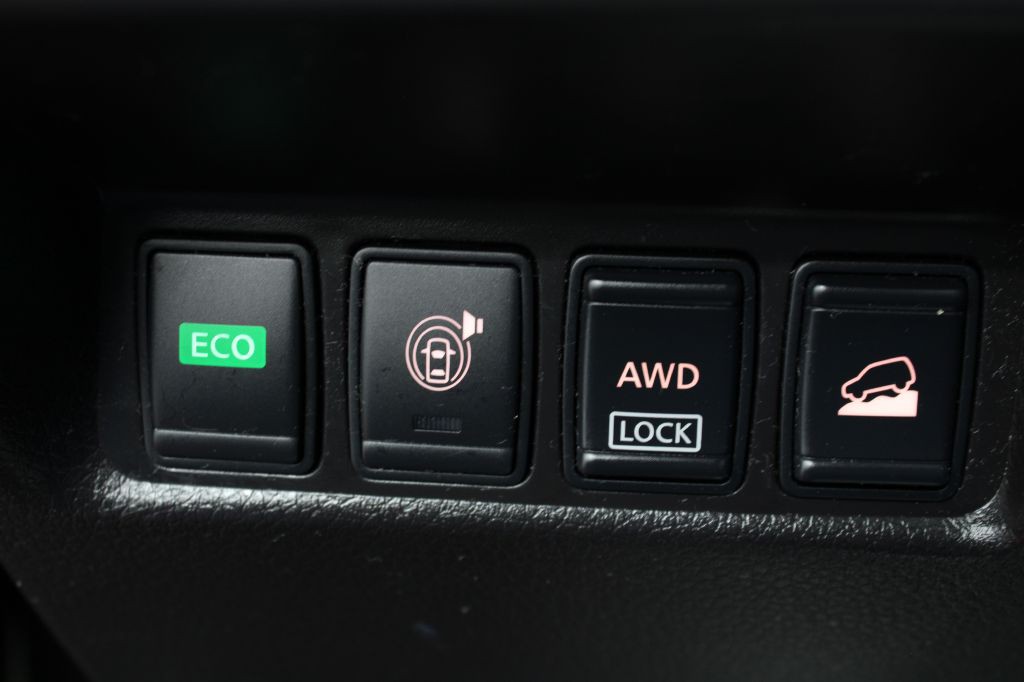 2016 Nissan Rogue Image 30