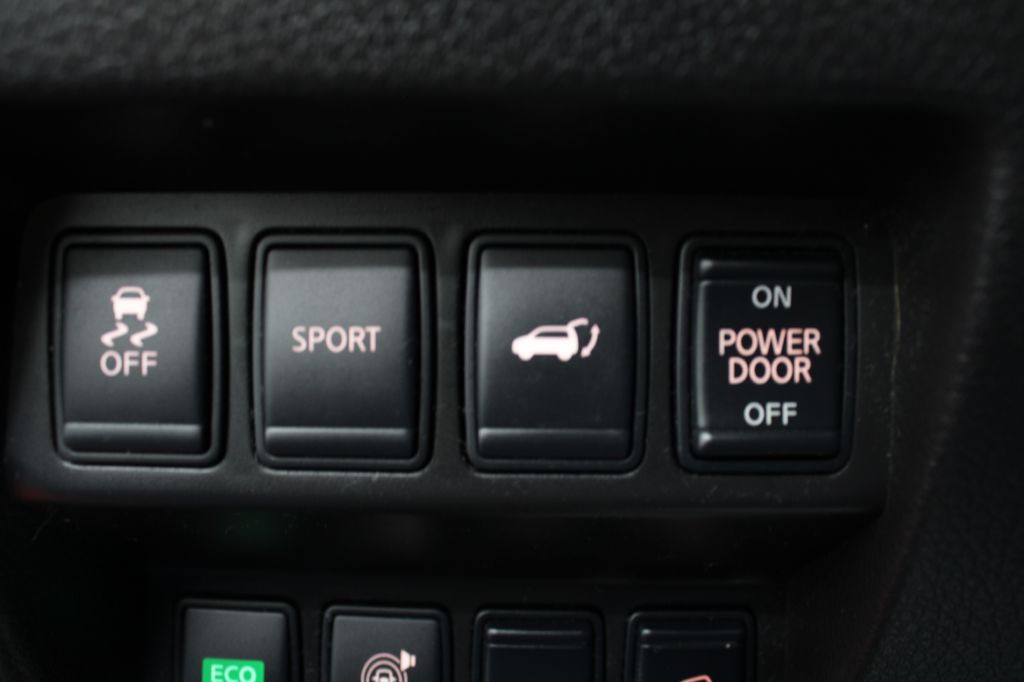 2016 Nissan Rogue Image 31