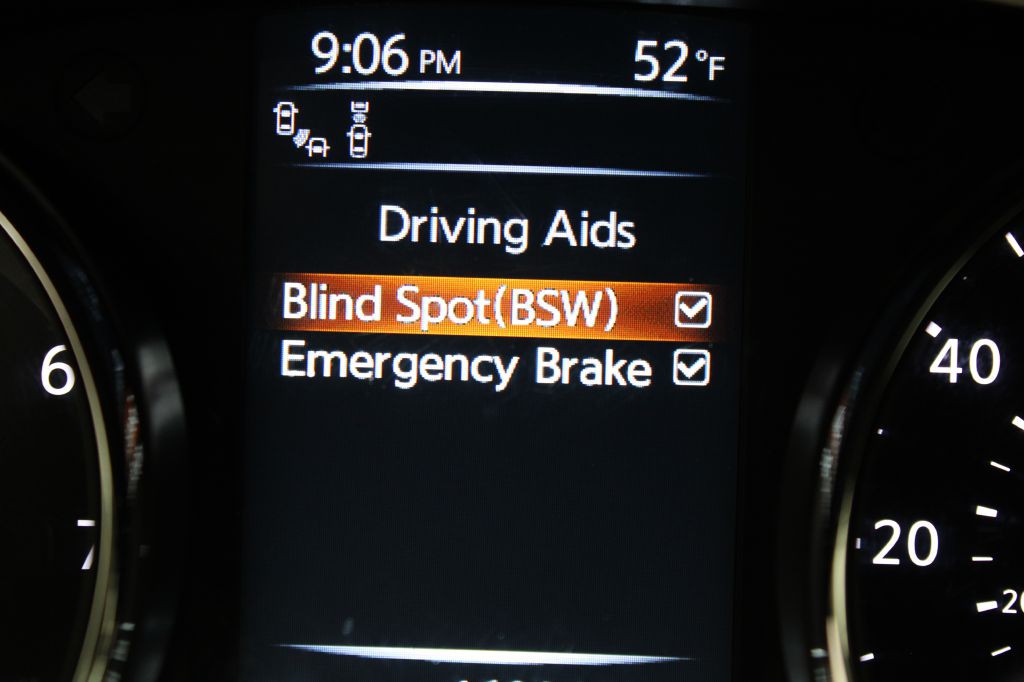 2016 Nissan Rogue Image 39