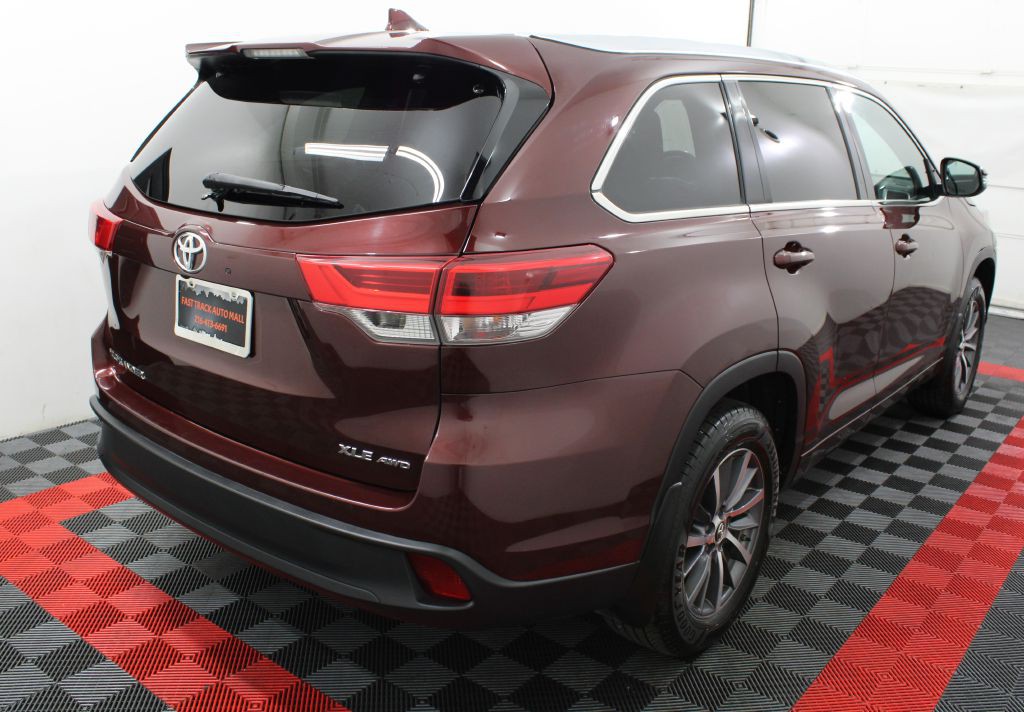 2017 Toyota Highlander Image 7