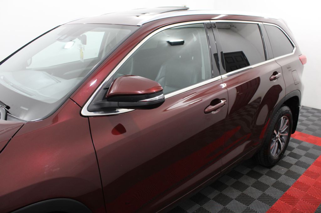 2017 Toyota Highlander Image 9