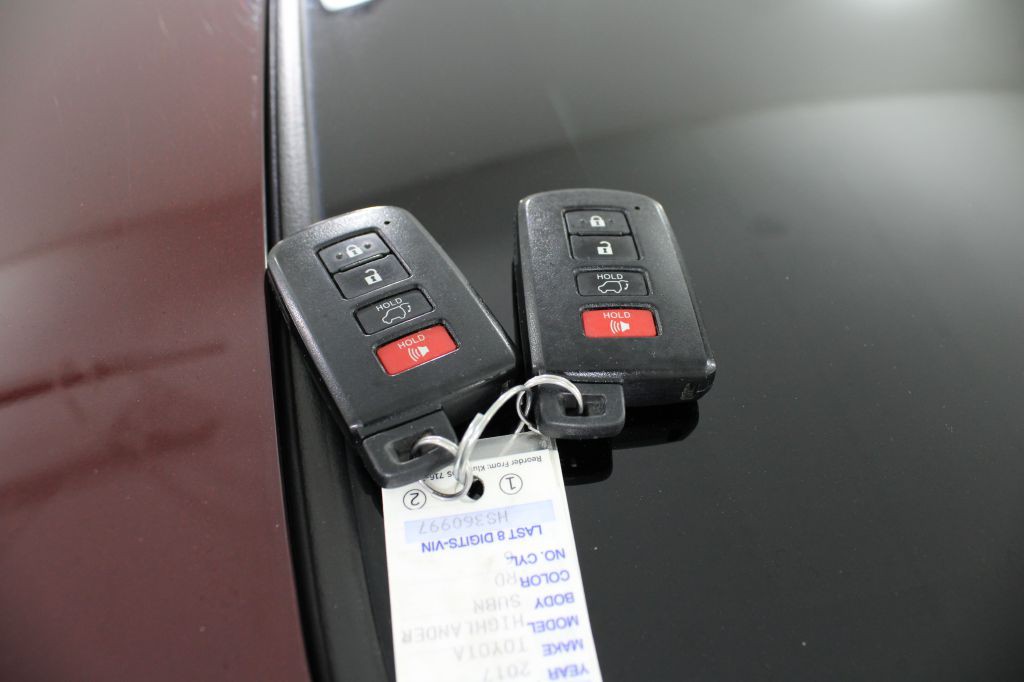 2017 Toyota Highlander Image 12