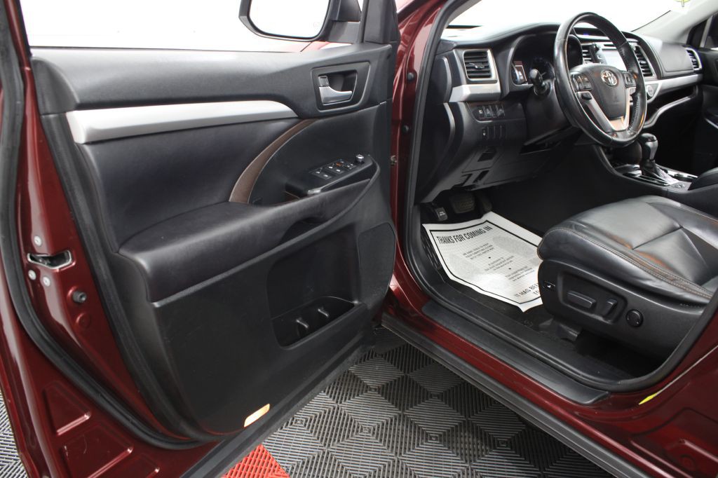 2017 Toyota Highlander Image 16