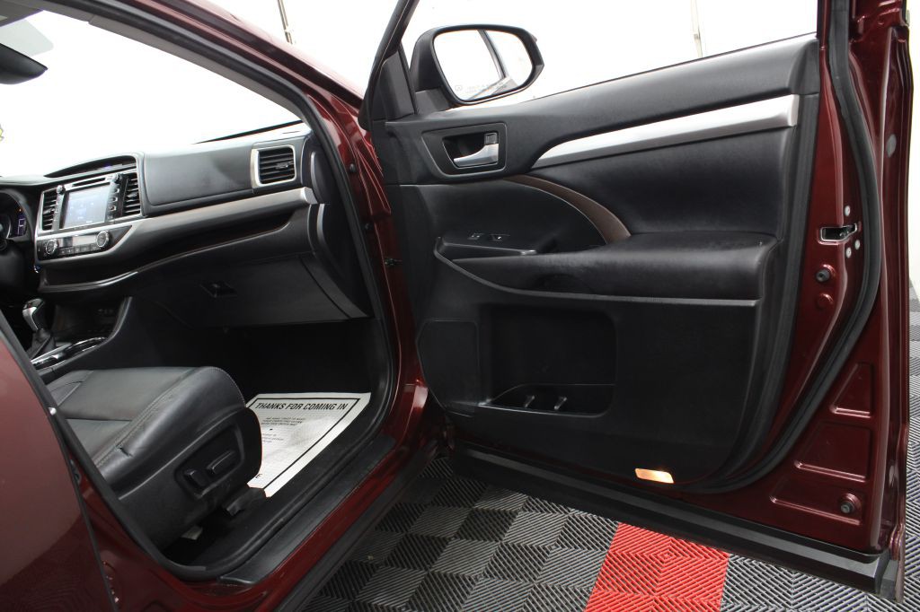 2017 Toyota Highlander Image 26