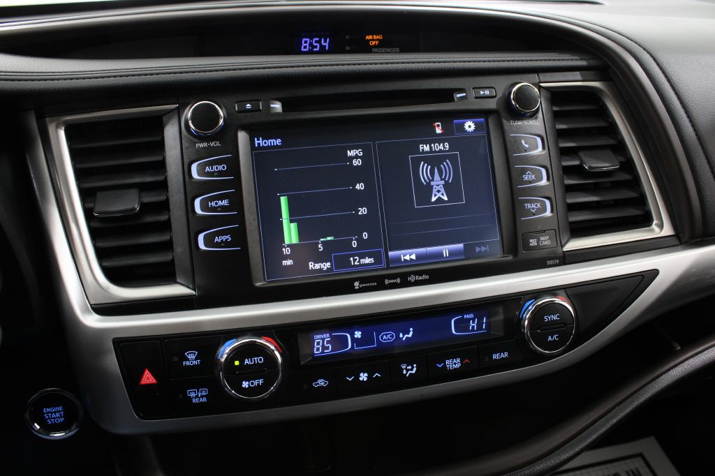 2017 Toyota Highlander Image 30