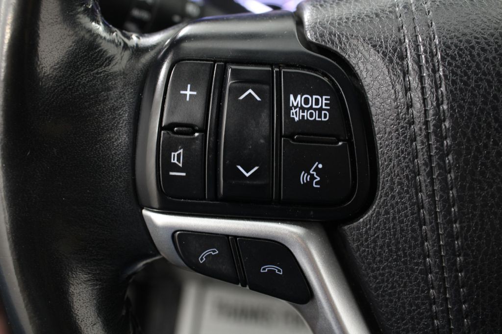 2017 Toyota Highlander Image 35