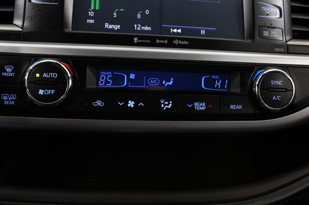 2017 Toyota Highlander Image 38