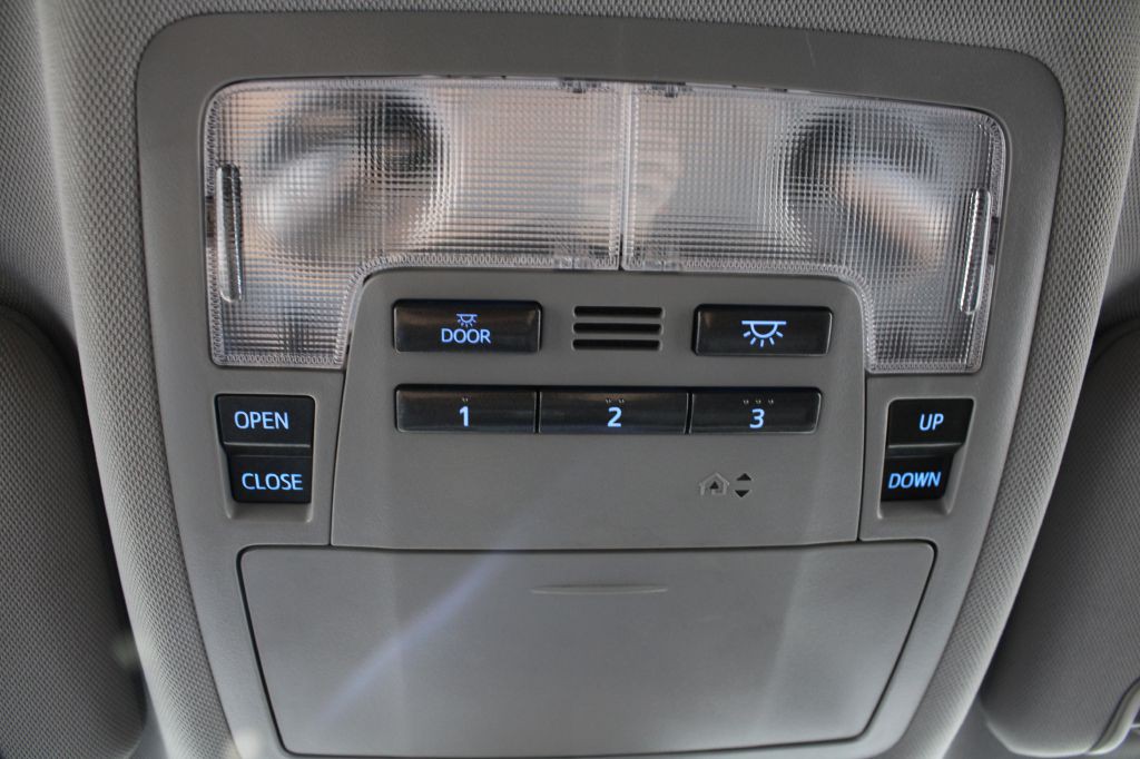 2017 Toyota Highlander Image 39