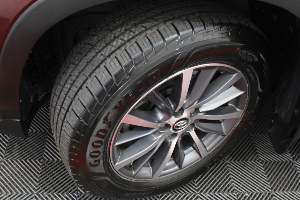 2017 Toyota Highlander Image 45