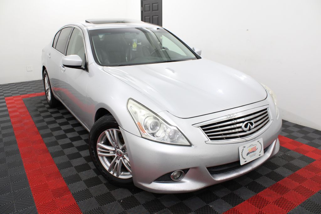 2013 INFINITI G37 Image 1