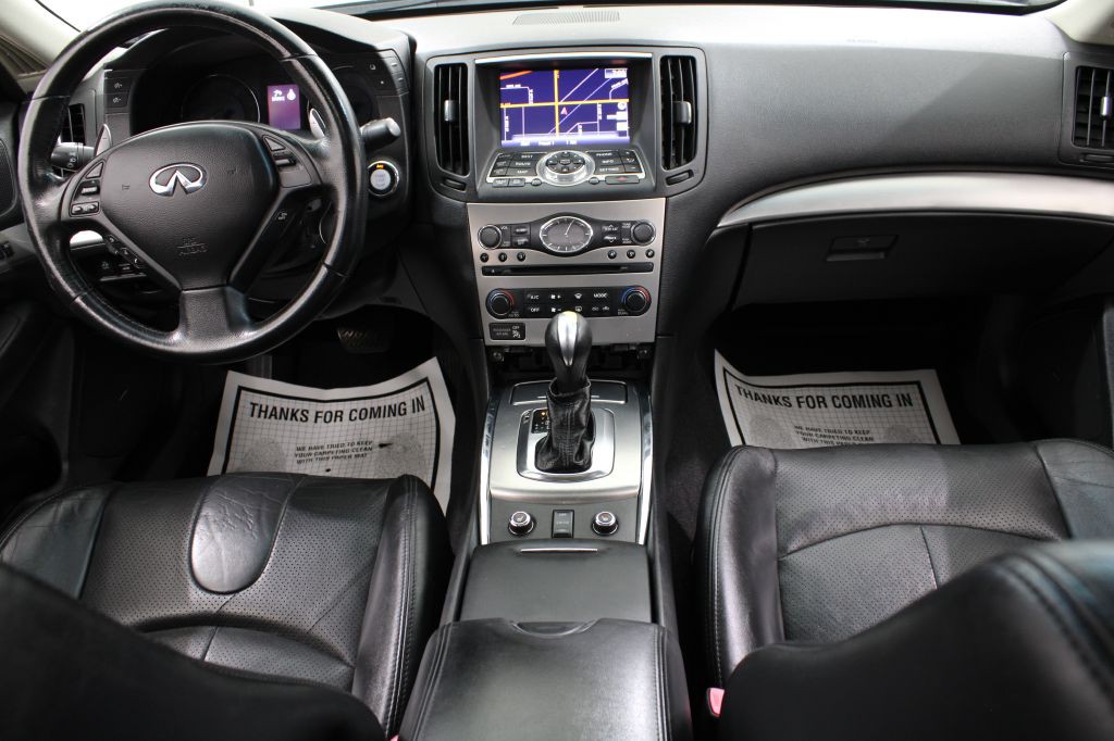 2013 INFINITI G37 Image 2