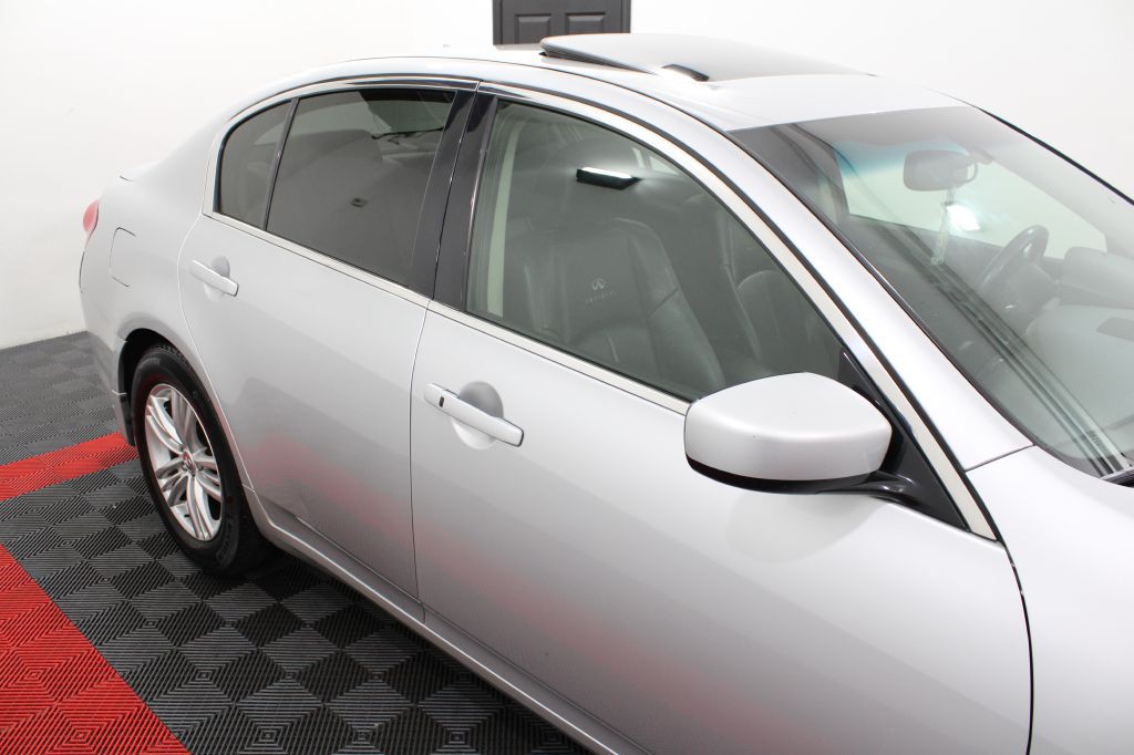 2013 INFINITI G37 Image 7